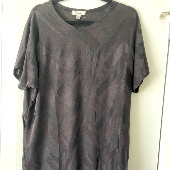 New! Loose fit long top. M/L chevron detail - Picture 1 of 3